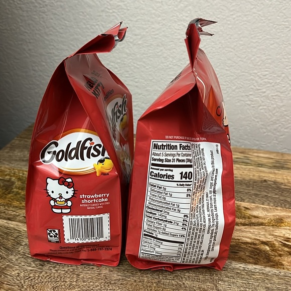 Sanrio Hello Kitty Goldfish Strawberry Shortcake Pepperidge Farms Snacks x 2 NEW - Picture 2 of 3